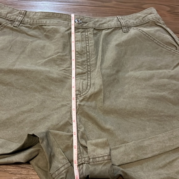 WOMENS RISE SHORTS ARMY GREEN SZ 14 NWOT - Picture 5 of 5